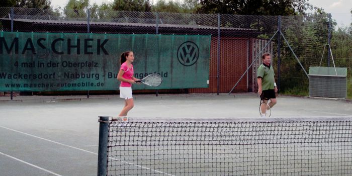 Tennissport auf unseren 4 Plätzen